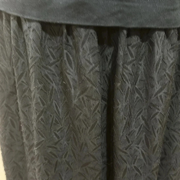 Calvin Klein
Plus Size Scoop Neck Sleeveless Smocked Knit Jersey Maxi Dress - Picture 4 of 13